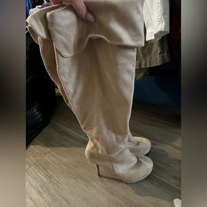 Size 10 knee high boots in cream faux suede